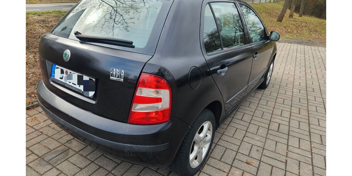 Skoda Fabia 97.000 km 2.500 &euro; Fulda 36043