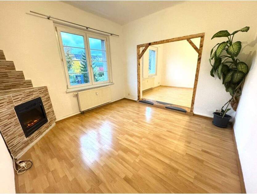 5-Raumwohnung im 2.OG mit verglastem Balkon, Trockenboden, Kellerabteil u. Garten 5 zimmer