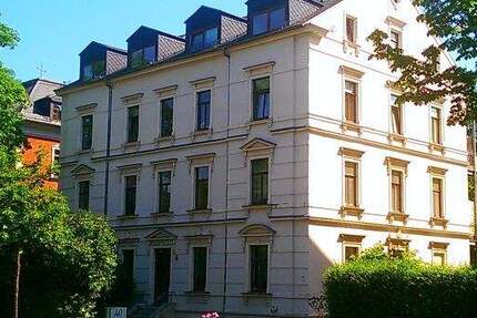 sehr schöne großzügige 3-Zimmer-Wohnung mit Balkon und Stellplatz