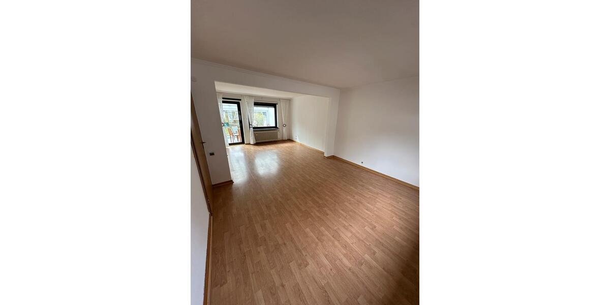 Doppelhaushälfte Düsseldorf Stadtbezirk 6 - 5 Zimmer, 146 m&sup2;, 2.600&euro; | Angebot:26051077