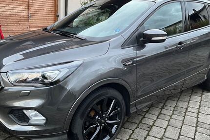 Ford Kuga 87.000 km 15.250 € Runding 93486