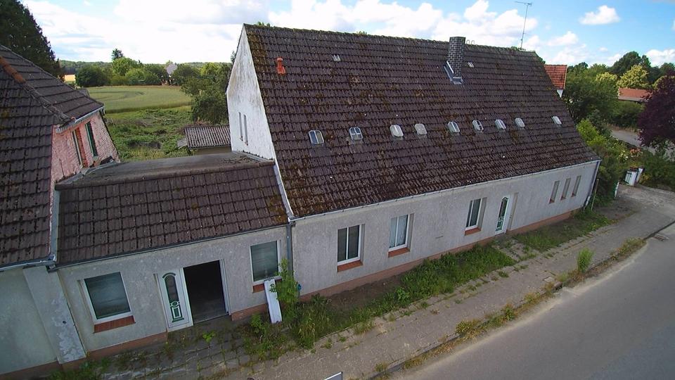 Einfamilienhaus Lübz - 8 Zimmer, 250 m&sup2;, 77.500&euro; | Angebot:26986407