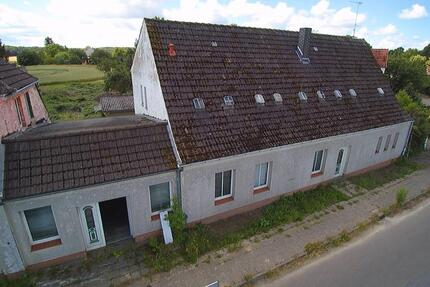 Haus Lübz - 8 Zimmer, 250 m&sup2;, 77.500&euro; | Angebot:26986407