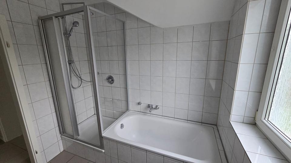 Dachgeschoßwohnung Hillesheim - 4 Zimmer, 97 m&sup2;, 850&euro; | Angebot:26478452