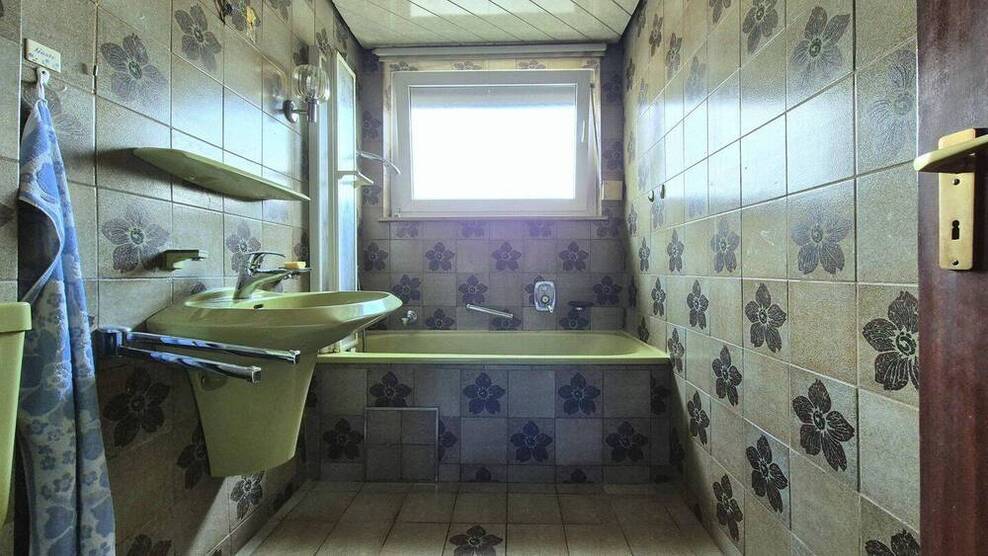 Flexible Raumgestaltung - sanierungsbedürftige 3- oder VierZimmerwohnung in Ludwigsburg-Ost