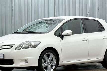 Toyota Auris 39.500 km 9.390 &euro; München 81243