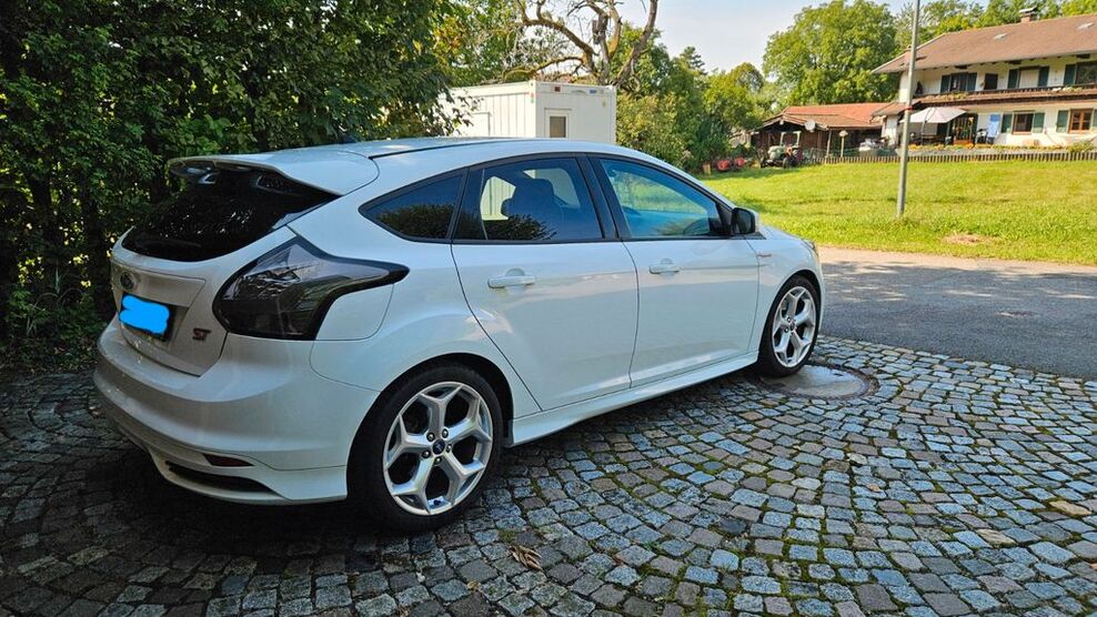 Ford Focus 173.779 km 7.900 € Bergen 83346