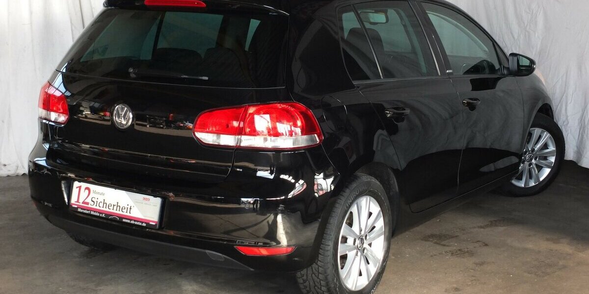 VW Golf STYLE TIPTRONIC KLIMAAUT 5-TÜRIG PARKPILOT 146.255 km 8.408 &euro; Köln 50858