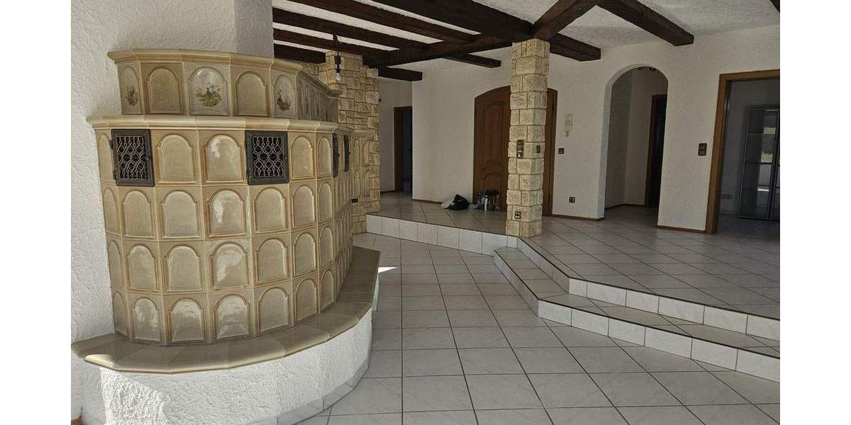 Hauptwohnung in Zweifamilienhaus mit Garage und Werkstattraum 4 zimmer