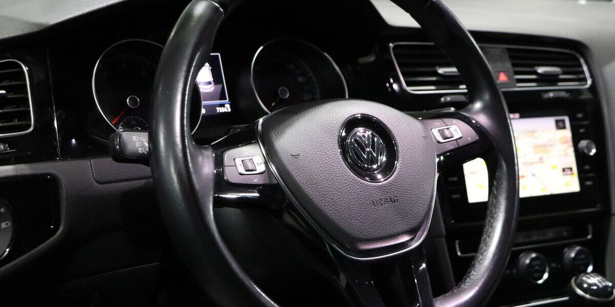 VW Golf VII 1.5 TSI HIGHLINE R-LINE SPORT BLACK LED 192.000 km 10.677 &euro; Hamm 59077