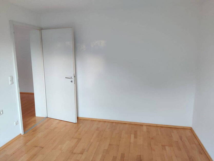 2 Zi- Whg ,mit überdachter Terrasse und Gartenmitbenutzung, sehr zentral aber ruhig in München Laim