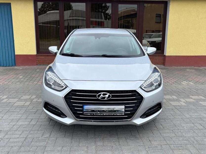 Hyundai i40 75.179 km 12.990 € Regen 94209