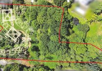 Sonniges Baugrundstück für zwei villenähnliche Wohnhäuser