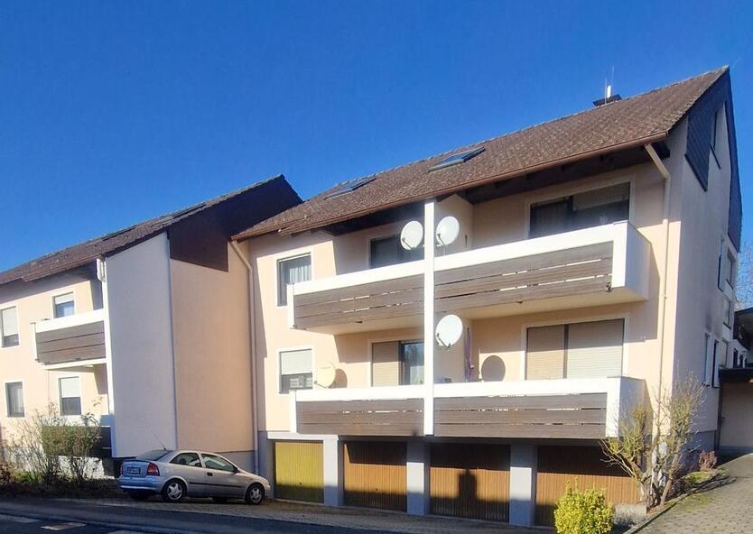 Ansprechende 4-Zimmerwohnung mit Balkon u. Garage