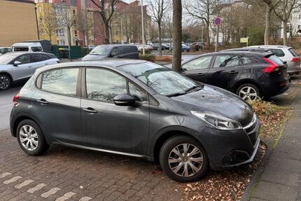 Peugeot 208 120.681 km 3.900 &euro; Bonn 53125