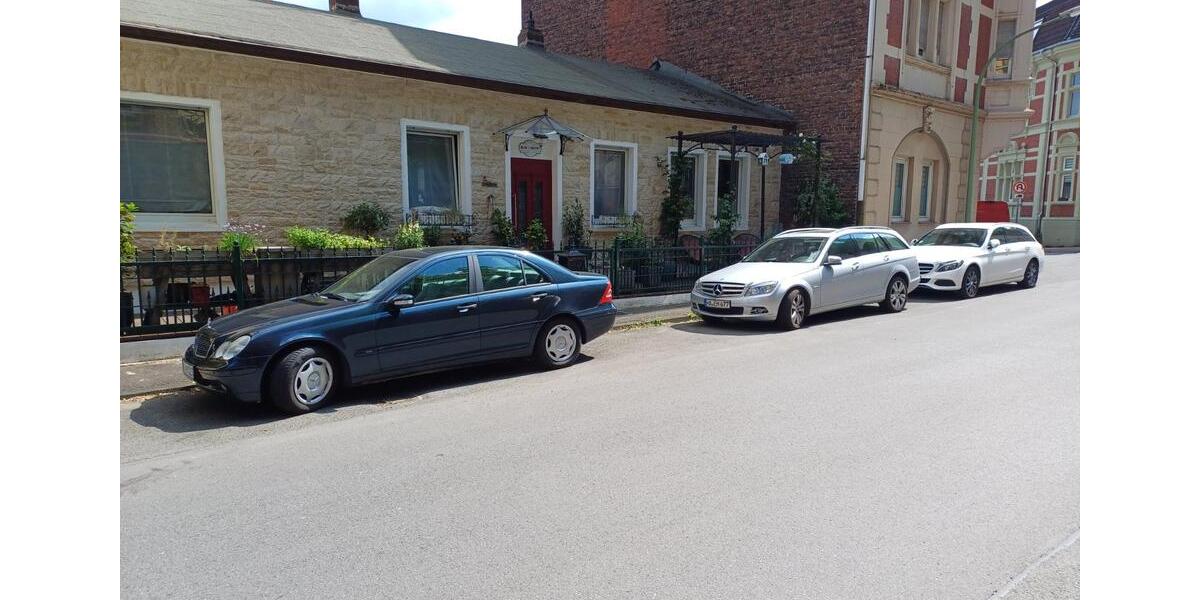 Einfamilienhaus und Mehrfamilienhaus mit 3 Wohneinheiten zimmer