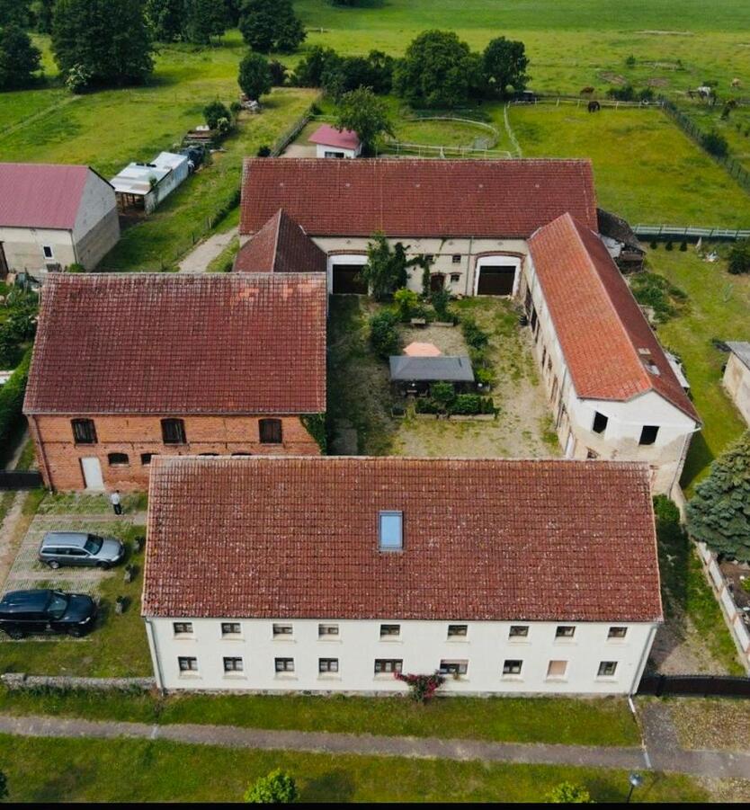 Bauernhof mit 5 Wohnungen u Pferdestall im nördlichen Brandenburg