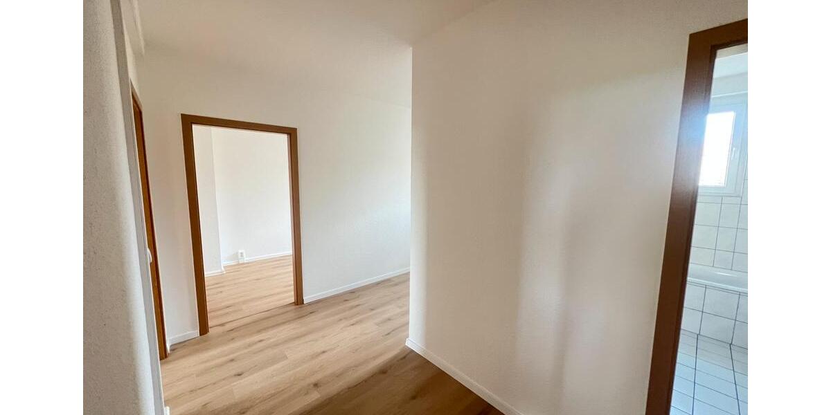 Etagenwohnung Riesa - 3 Zimmer, 61 m&sup2;, 450&euro; | Angebot:24987014