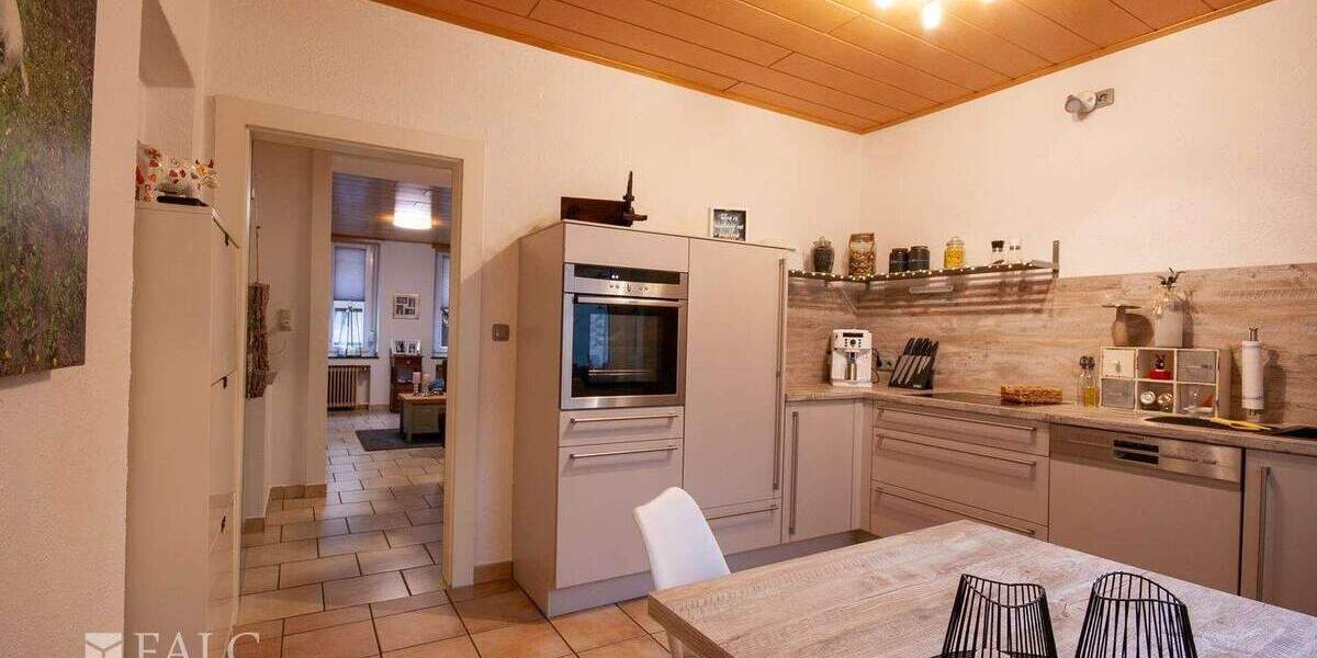 Mehrfamilienhaus, Wohnhaus Düren Distelrath - 8 Zimmer, 246 m&sup2;, 359.000&euro; | Angebot:25696383