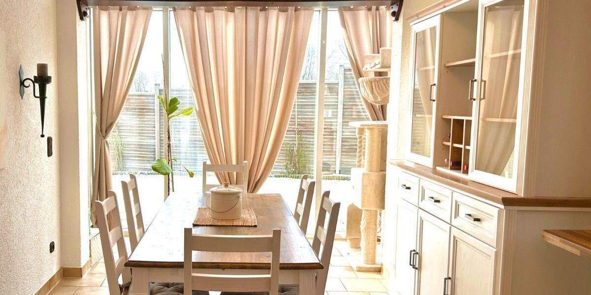 schönes, ruhiges und zentral gelegenes Einfamilienhaus mit zwei Garagen zu verkaufen 1 zimmer