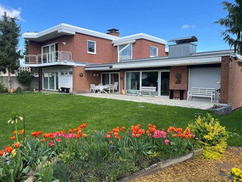Haus zum Kaufen in Euskirchen 890.000 € 336.87 m²