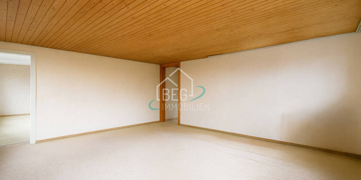 Privat, geräumig, renovierungsbereit - Eigentumswohnung mit Charakter 5 zimmer