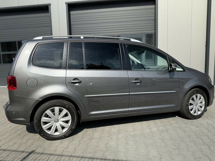 VW Touran Highline / Navi / 7 Sitze / Klima / AHK 256.000 km 7.900 € Mönchengladbach 41066