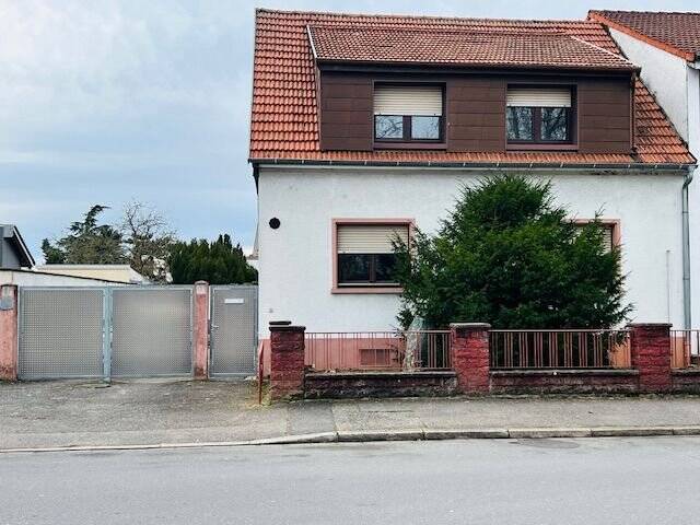 Gemütliches Ein- Zweifamilienhaus in zentraler Lage von Oberhausen