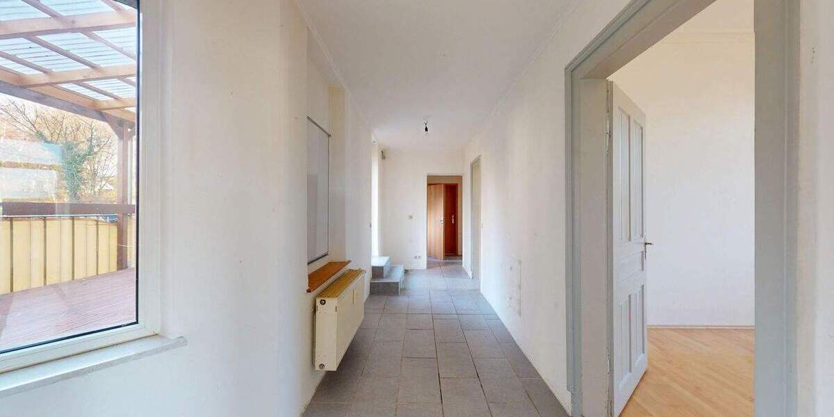 Wohn- und Geschäftshaus mit Gewerbe im EG und zwei großzügigen Wohnungen in Bahnhofsnähe zimmer