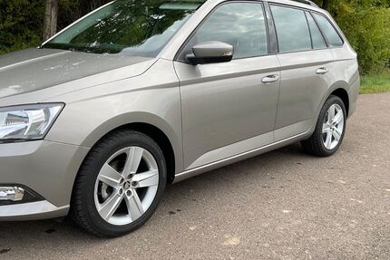 Skoda Fabia 23.000 km 13.990 &euro; Dresden 01067