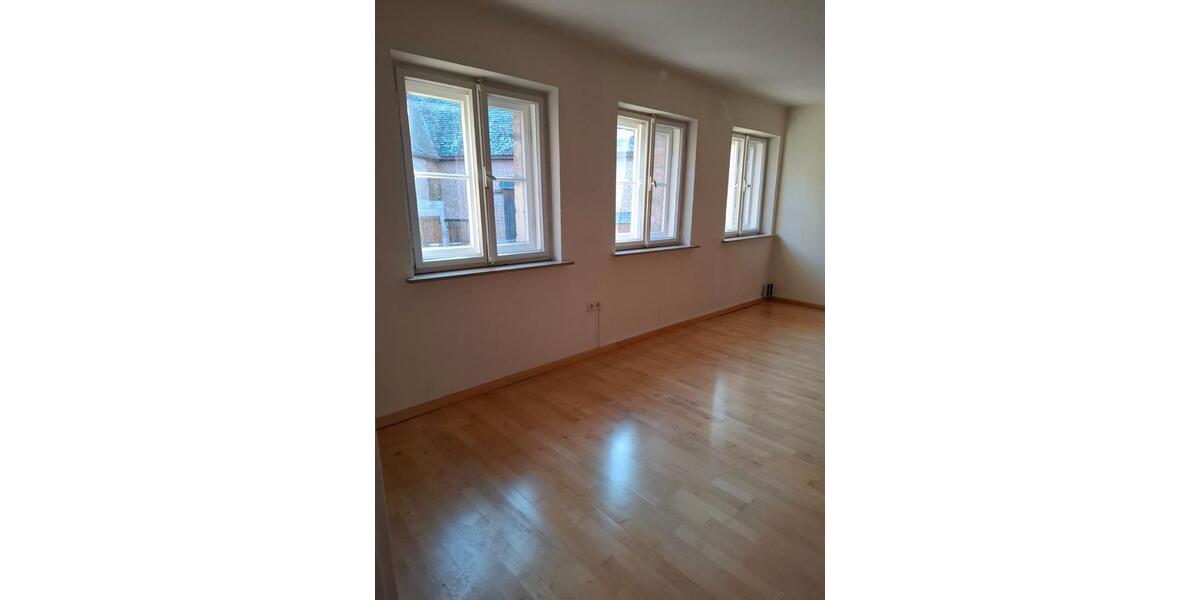 Etagenwohnung Cadolzburg - 2 Zimmer, 65 m&sup2;, 680&euro; | Angebot:26233587