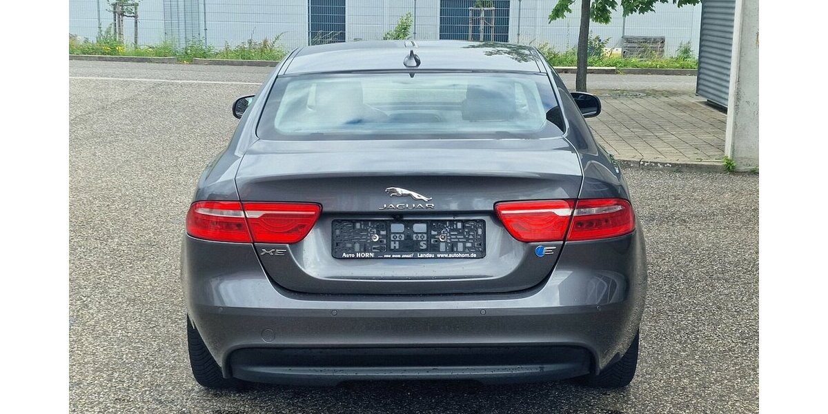 Jaguar XE Pure Klima Navi Kamera 225.000 km 7.998 &euro; Landau 76829