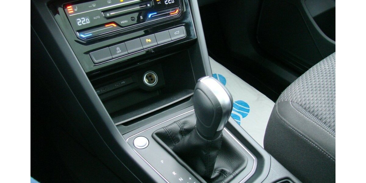 VW Touran 1,5TSI Comfortline ACC AHK PANO SHZ 7Sitz D 16.891 km 33.980 &euro; Falkensee 14612