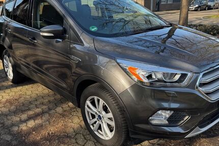 Ford Kuga 77.500 km 14.900 &euro; Krefeld 47807