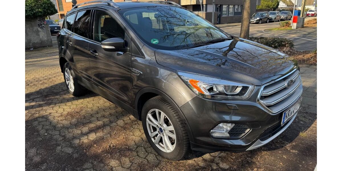 Ford Kuga 77.500 km 14.900 &euro; Krefeld 47807