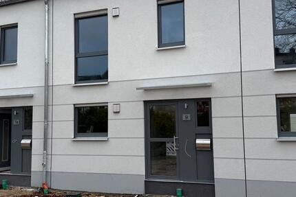 Erstbezug: Großes, helles 4-Zimmer Reihenhaus mit Stellplatz 4 zimmer