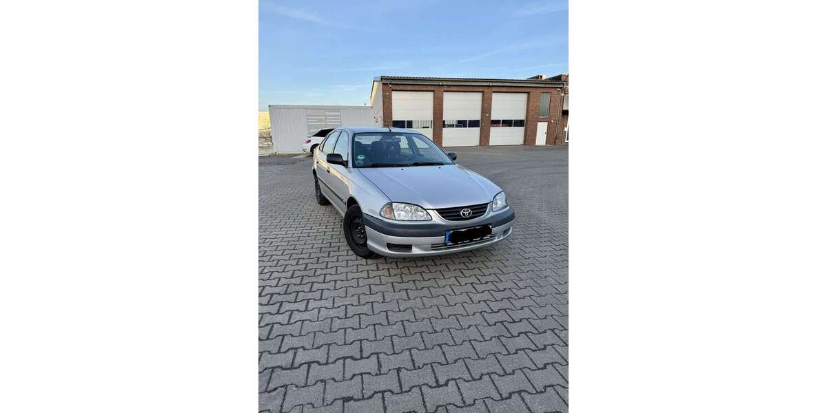 Toyota Avensis 194.000 km 2.950 &euro; Paderborn 33102