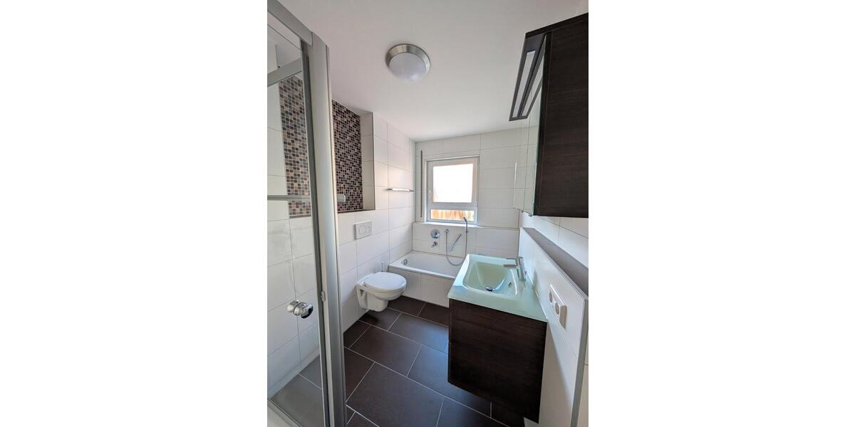 Erdgeschoßwohnung Backnang - 3.5 Zimmer, 93 m&sup2;, 1.350&euro; | Angebot:25994982
