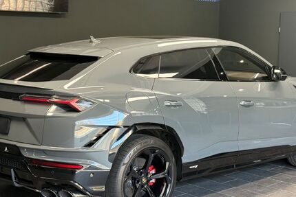 Lamborghini Urus 18.600 km 275.800 &euro; Bielefeld 33647