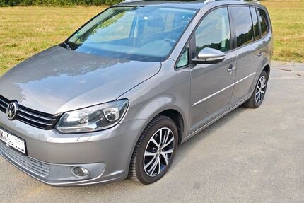 VW Touran 203.500 km 5.490 &euro; Schöffengrund 35641
