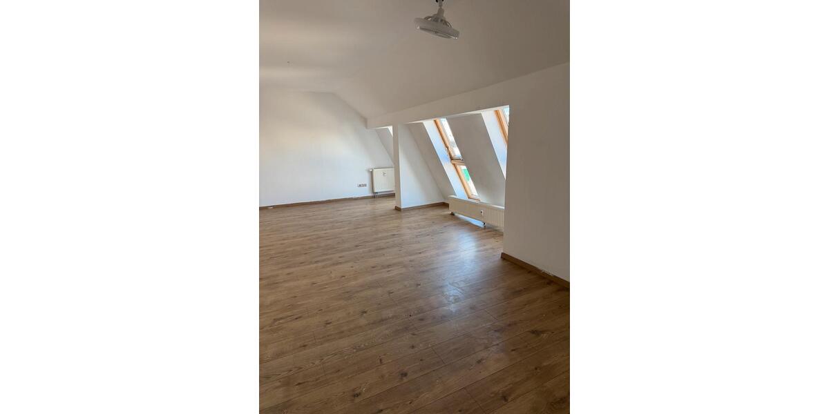 Dachgeschoßwohnung Cottbus - 3 Zimmer, 70 m&sup2;, 700&euro; | Angebot:26195690