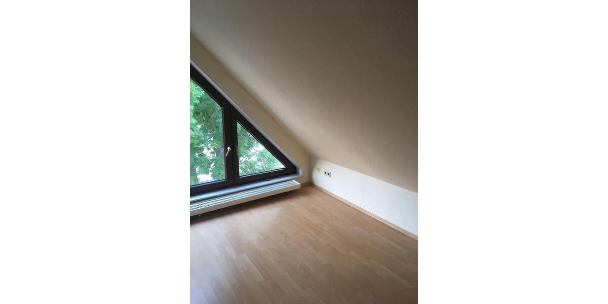 Dachgeschoßwohnung Schönebeck (Elbe) - 1 Zimmer, 28 m&sup2;, 180&euro; | Angebot:25023251