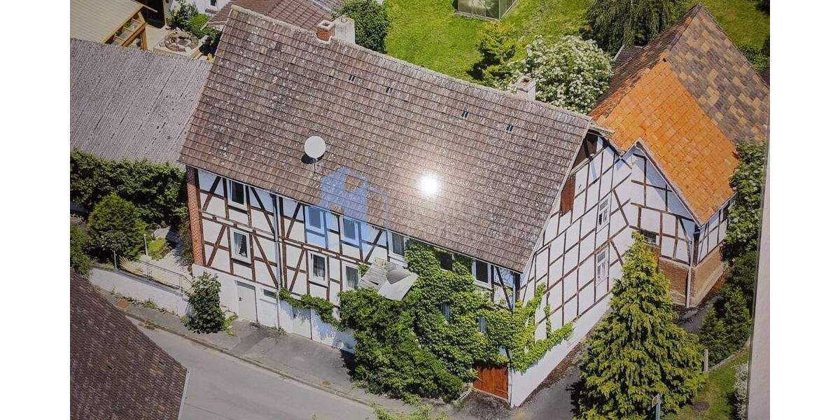 Perfekt für den Handwerker! Zwei DHH in Fachwerkbauweise im teilweise sanierungsbedürftigen Zustand 8 zimmer