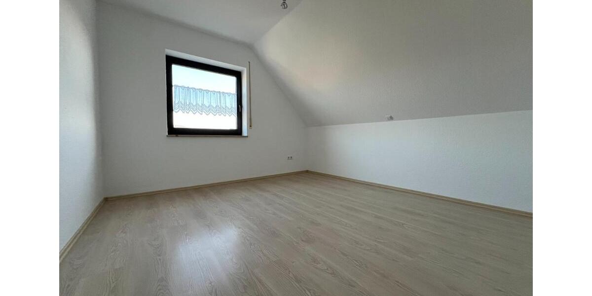 Dachgeschoßwohnung Jena - 5 Zimmer, 95 m&sup2;, 1.100&euro; | Angebot:26384249