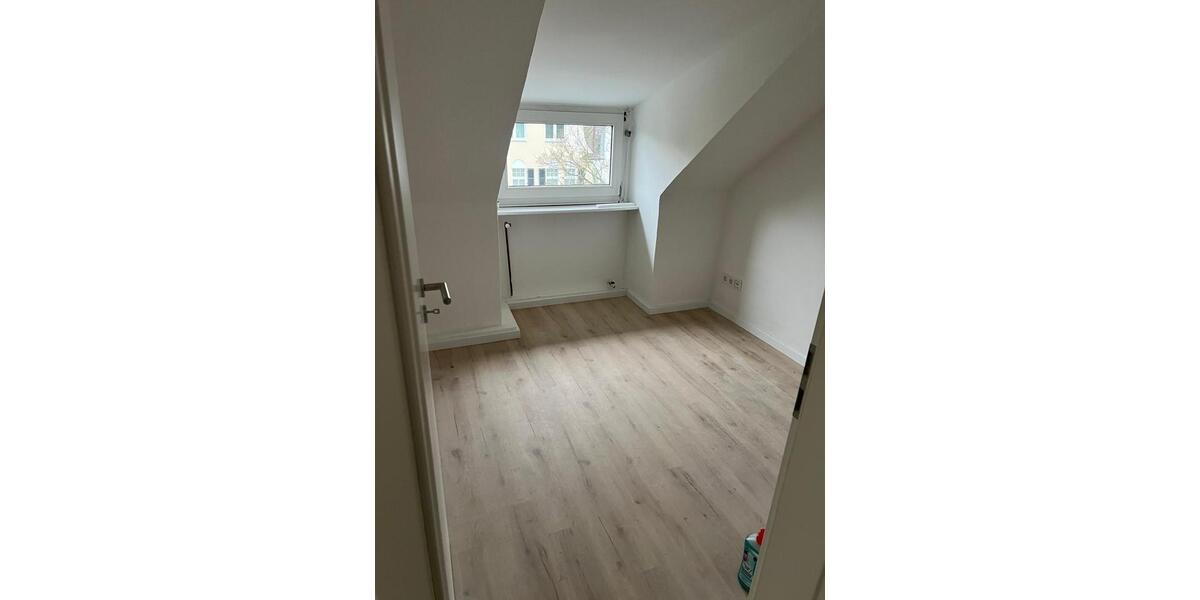 Dachgeschoßwohnung Bonn Bad Godesberg - 2 Zimmer, 37 m&sup2;, 590&euro; | Angebot:24951260