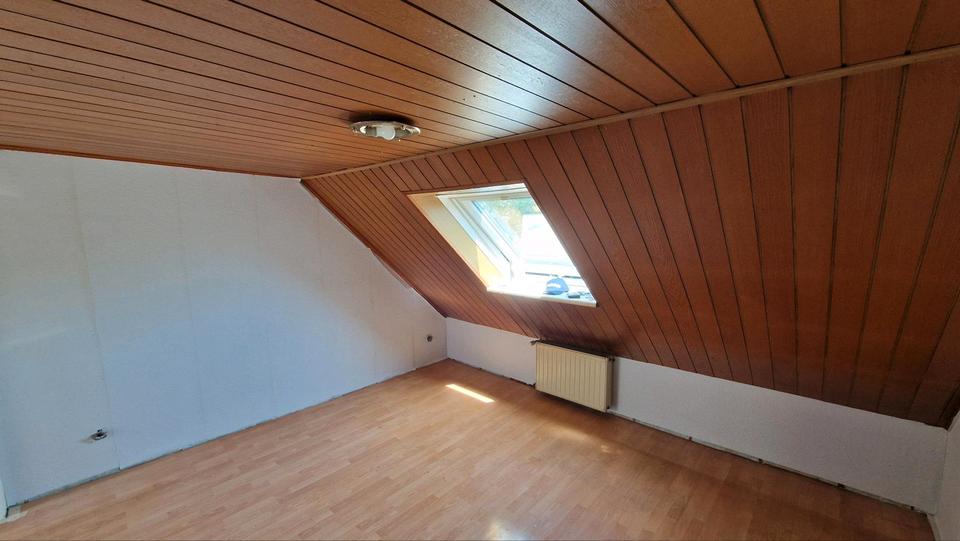 Dachgeschoßwohnung Dortmund Huckarde - 2.5 Zimmer, 35 m&sup2;, 295&euro; | Angebot:26681757