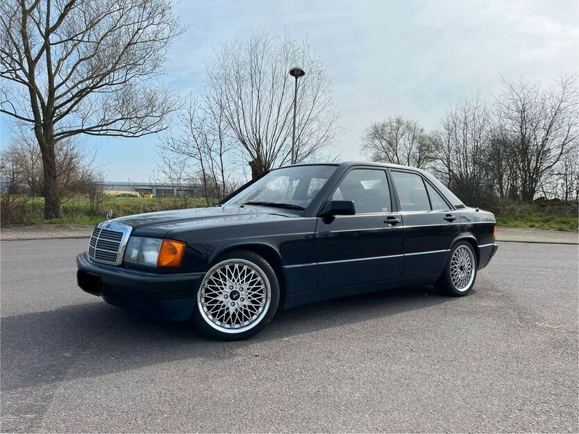 Mercedes-Benz 190 224.000 km 7.499 € Böhlen 04564