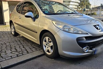 Peugeot 207 250.000 km 900 € Berlin 14193