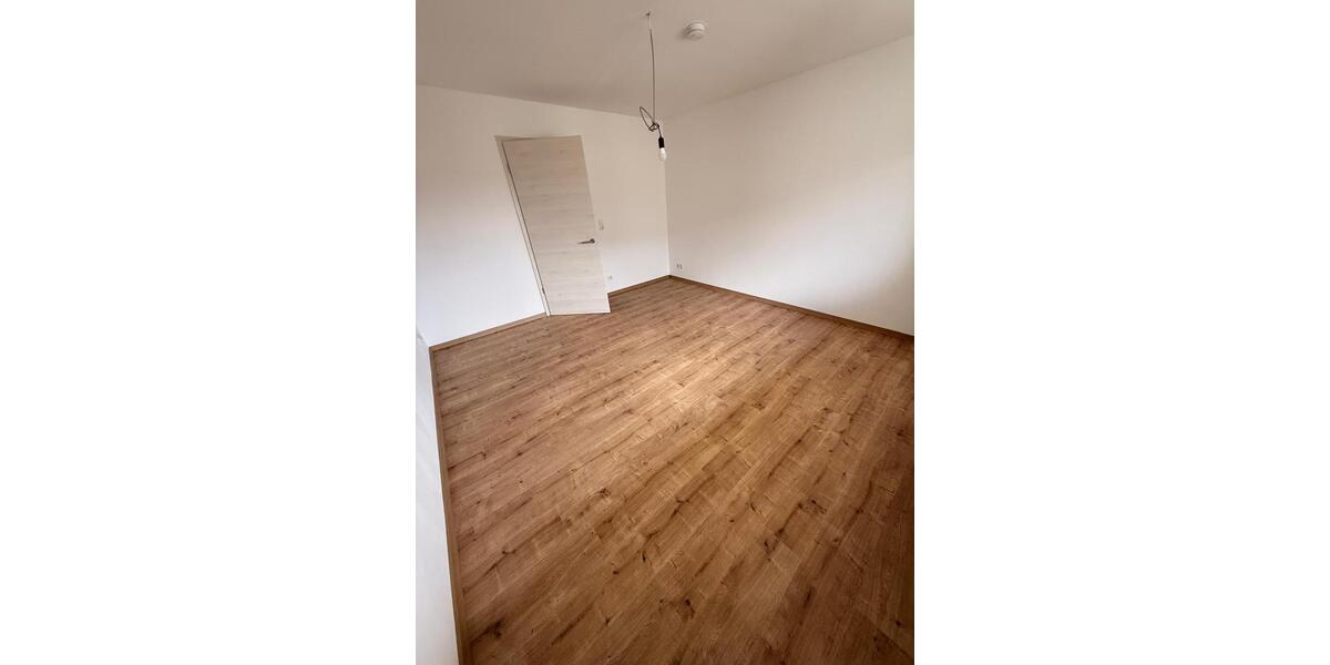 Etagenwohnung Adelsdorf - 4 Zimmer, 103 m&sup2;, 1.650&euro; | Angebot:26394262
