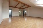 * Großzügig Wohnen * lichtdurchflutete 3 Zimmer-DG-Wohnung mit EINBAUKÜCHE in zentraler City-Lage *